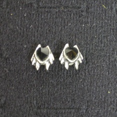 black heart stud e208