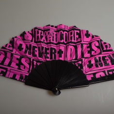 waaier hardcore never dies roze 