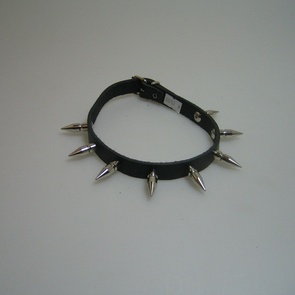 halsband leer 1 rij spikes middel