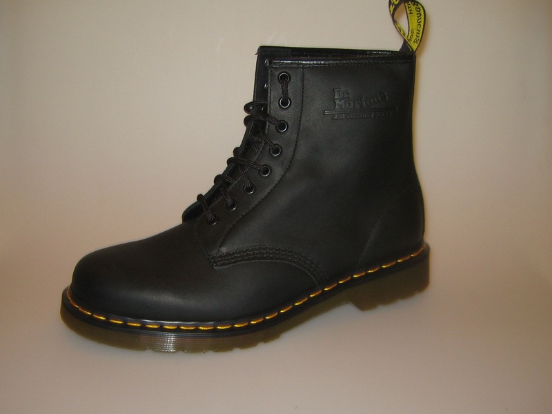 dr martens 1460 black greasy met stiksel - Basta Streetwear - punkers ...