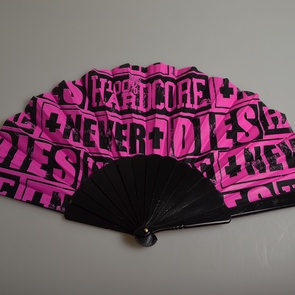 waaier hardcore never dies roze 