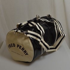 classic barrel bag fred perry zwart wit l4305-d57
