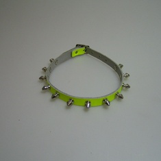 halsband leer geel 1 rij spikes